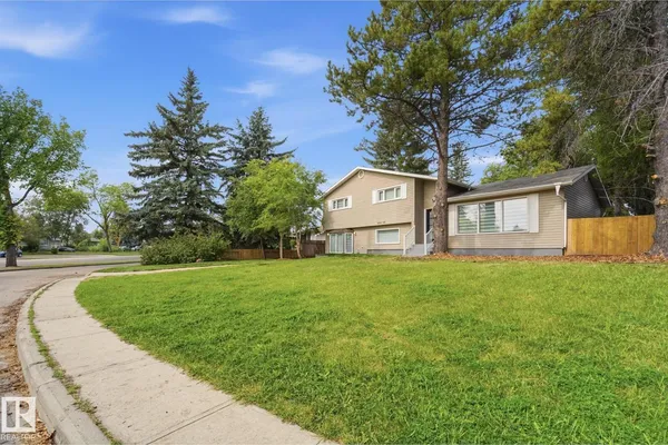 14214 87 AV NW photo 2