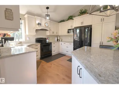 56 STONESHIRE CR photo 4