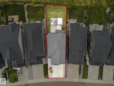 325 Annandale Crescent photo 57
