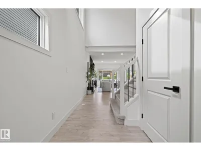 325 Annandale Crescent photo 6