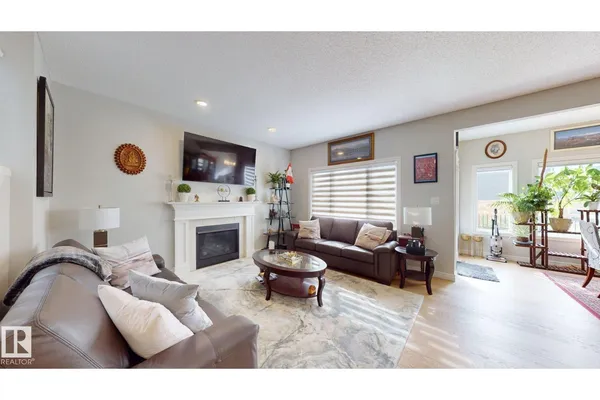 22407 99 AV NW photo 3
