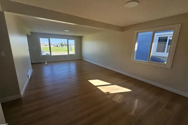 12344 50 ST NW photo 3