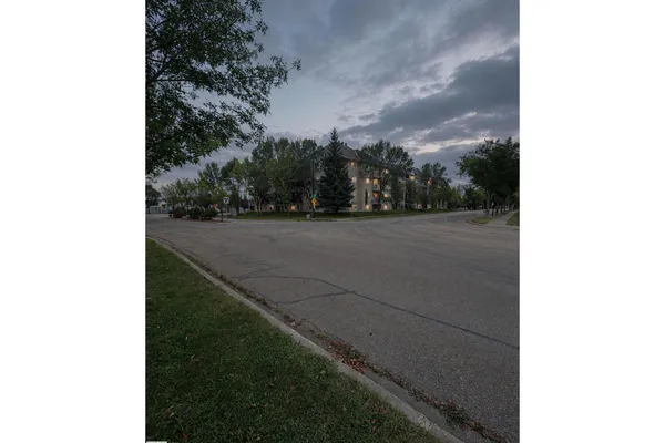 #115 11620 9A AV NW NW photo 3