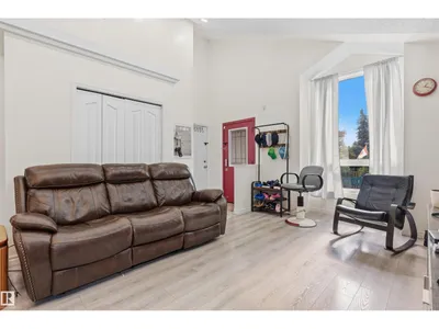 4824 13 AV NW photo 11
