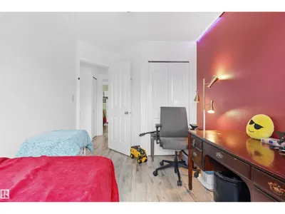 4824 13 AV NW photo 24