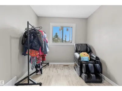 4824 13 AV NW photo 17