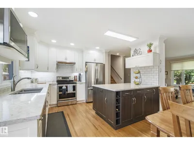 8818 161 ST NW photo 5