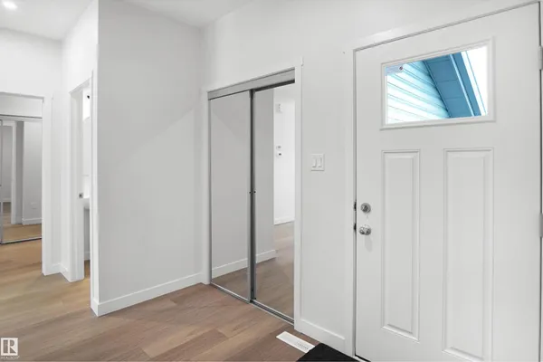 1015 14 AV NW photo 2