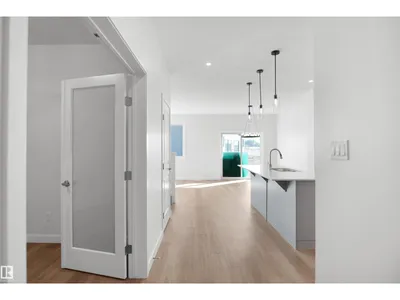1015 14 AV NW photo 9