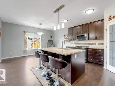 2436 18 AV NW photo 9