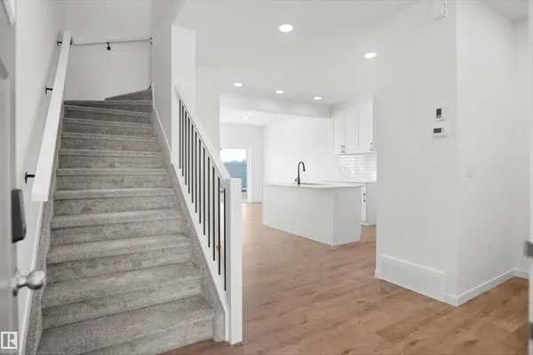 1433 9 ST NW photo 3