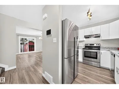 18146 81 AV NW photo 8