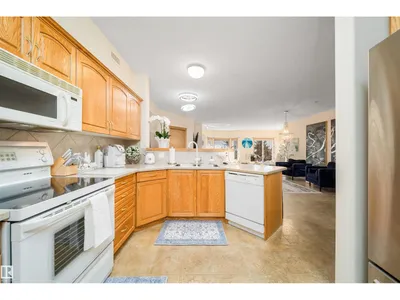 #208 11260 153 AV NW photo 18