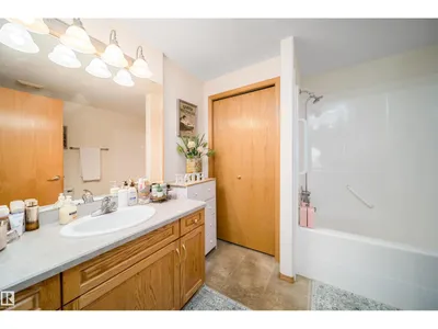 #208 11260 153 AV NW photo 36