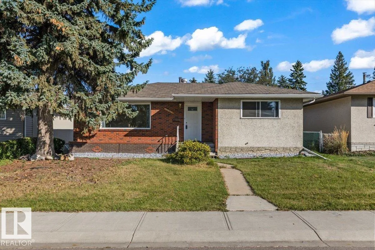 11516 44 AV NW exterior