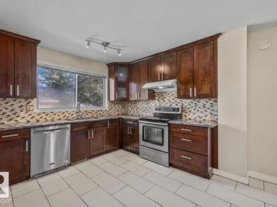 11516 44 AV NW photo 10