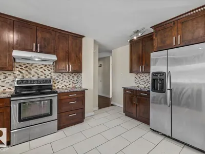 11516 44 AV NW photo 11