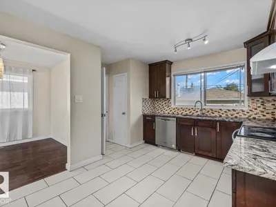 11516 44 AV NW photo 13