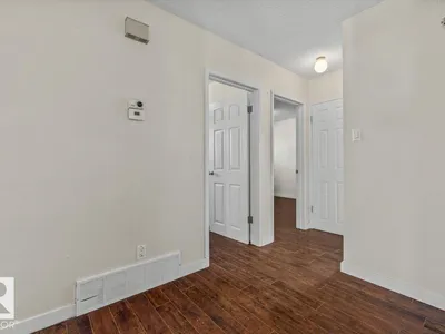 11516 44 AV NW photo 15