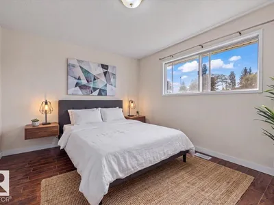 11516 44 AV NW photo 17