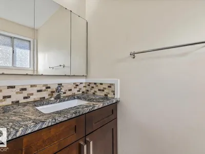 11516 44 AV NW photo 21