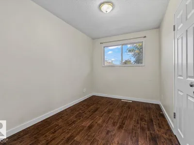 11516 44 AV NW photo 23