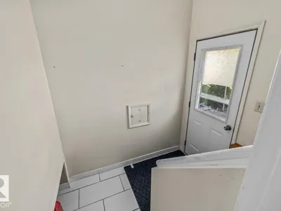11516 44 AV NW photo 24
