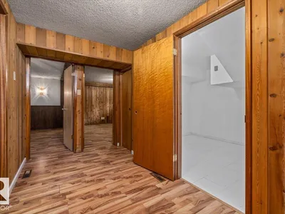11516 44 AV NW photo 25