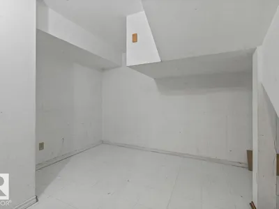 11516 44 AV NW photo 26