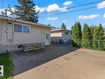 11516 44 AV NW photo 36