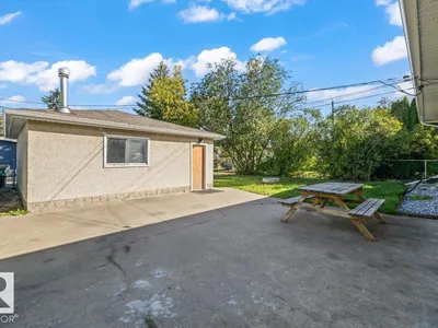 11516 44 AV NW photo 37