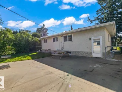 11516 44 AV NW photo 38