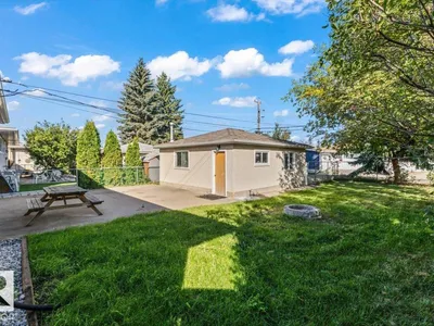11516 44 AV NW photo 40