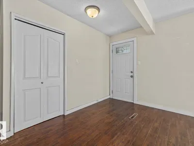 11516 44 AV NW photo 6