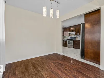 11516 44 AV NW photo 8