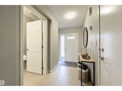 5228 20 AV SW photo 4