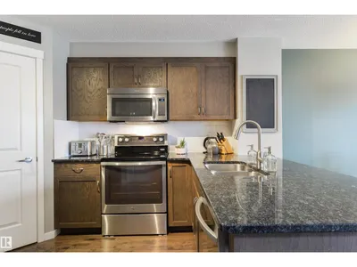 5228 20 AV SW photo 9
