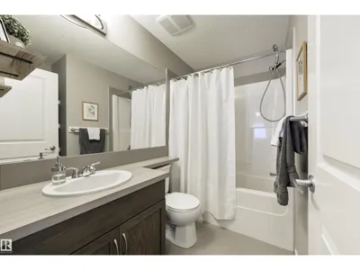 5228 20 AV SW photo 27