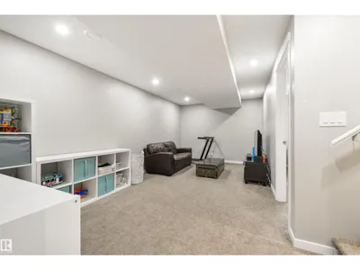 5228 20 AV SW photo 33