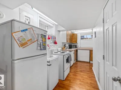 4648 113 AV NW photo 21