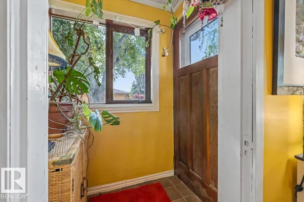 4648 113 AV NW photo 2
