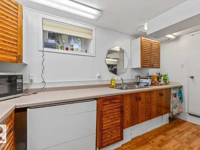 4648 113 AV NW photo 23