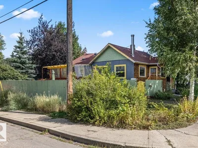 4648 113 AV NW photo 41