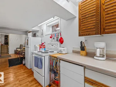 4648 113 AV NW photo 22