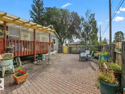 4648 113 AV NW photo 28