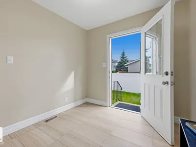 11317 22 AV NW photo 24