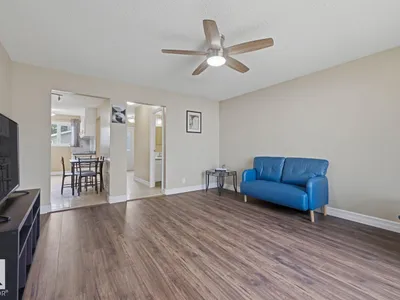 11317 22 AV NW photo 5