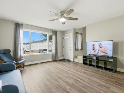 11317 22 AV NW photo 4