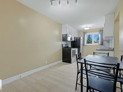 11317 22 AV NW photo 10