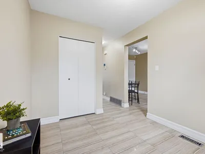 11317 22 AV NW photo 21